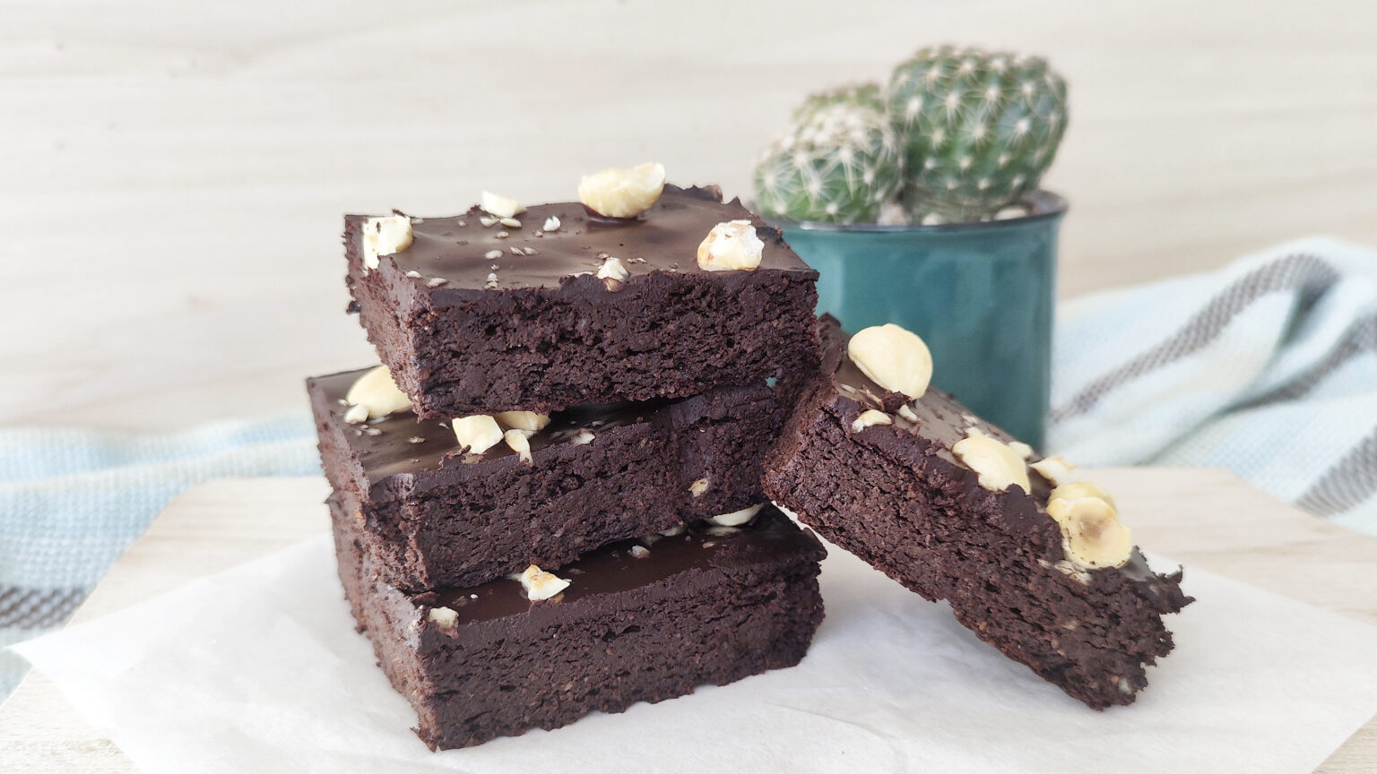 Brownie chetogenico all'avocado