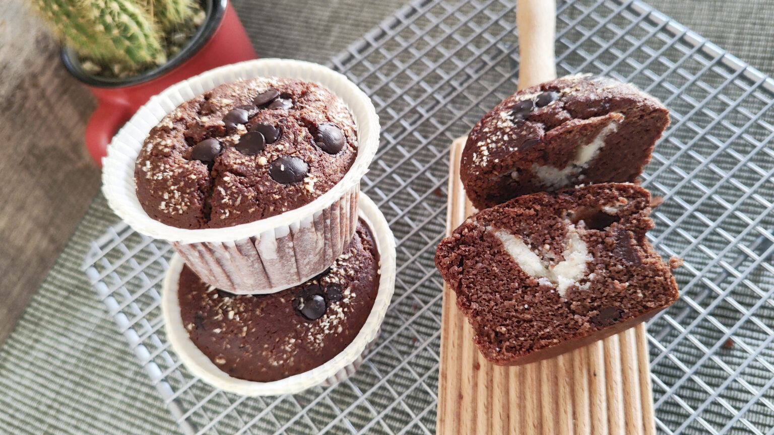 Muffin keto al cioccolato ripieno al cocco