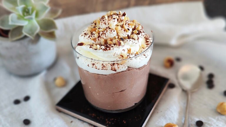 Avevo solo fiocchi di latte: è uscita una mousse keto pazzesca Mousse keto con fiocchi di latte