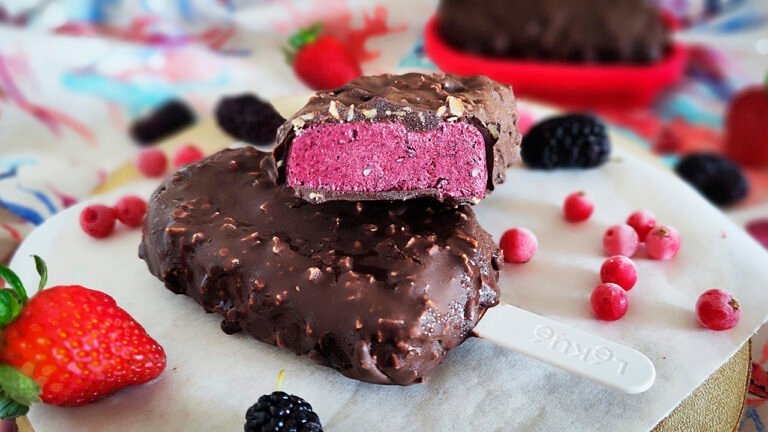 Gelato keto tipo Magnum ai frutti di bosco Gelato keto tipo Magnum ai frutti di bosco