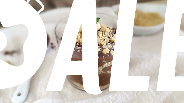 Budino keto avocado e cacao con crumble
