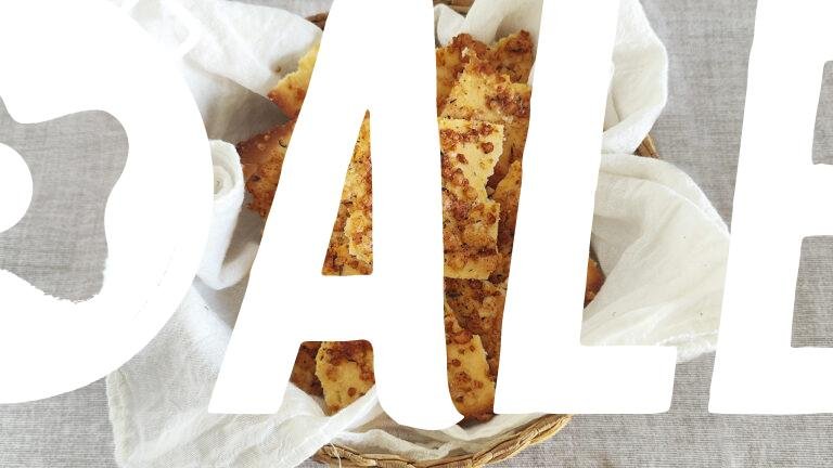 Crackers keto cocco e formaggio