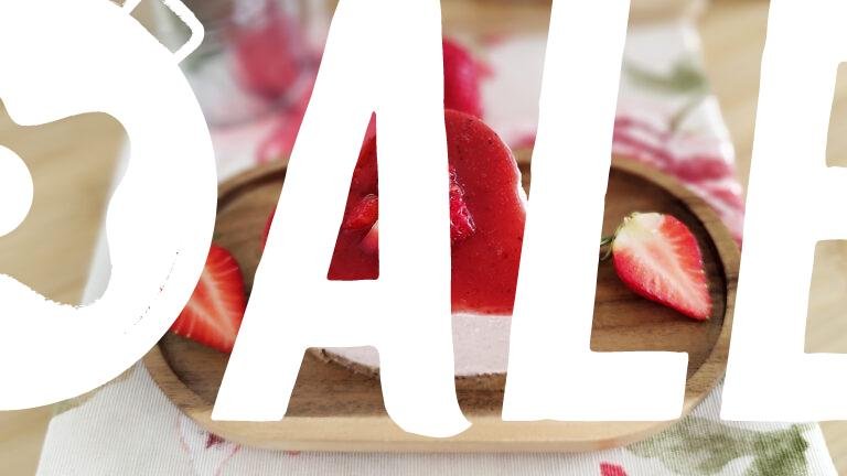 Dolce keto con mousse alle fragole Dolce keto con mousse alle fragole