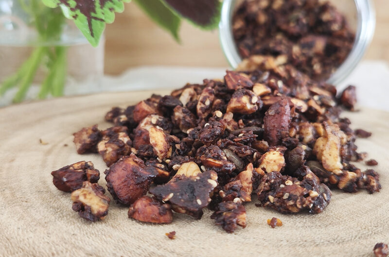 Granola keto al cacao in padella
