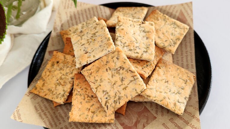 Crackers keto al rosmarino
