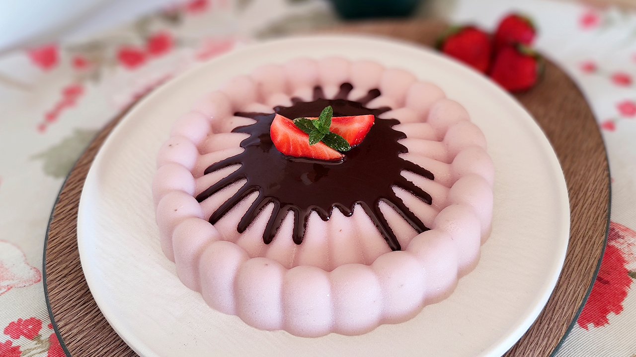 Budino keto cocco e fragole: ricetta facile e veloce
