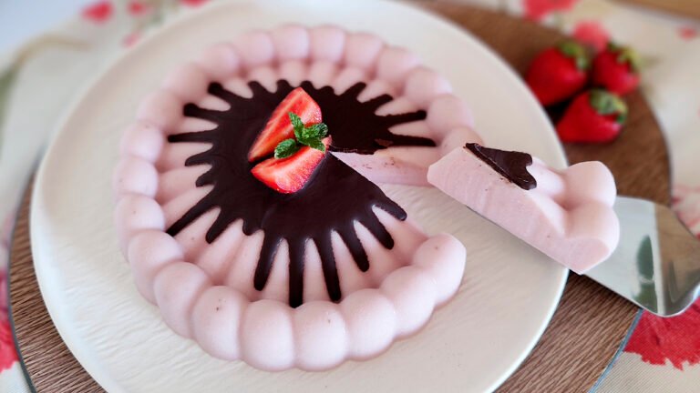 Budino keto cocco e fragole