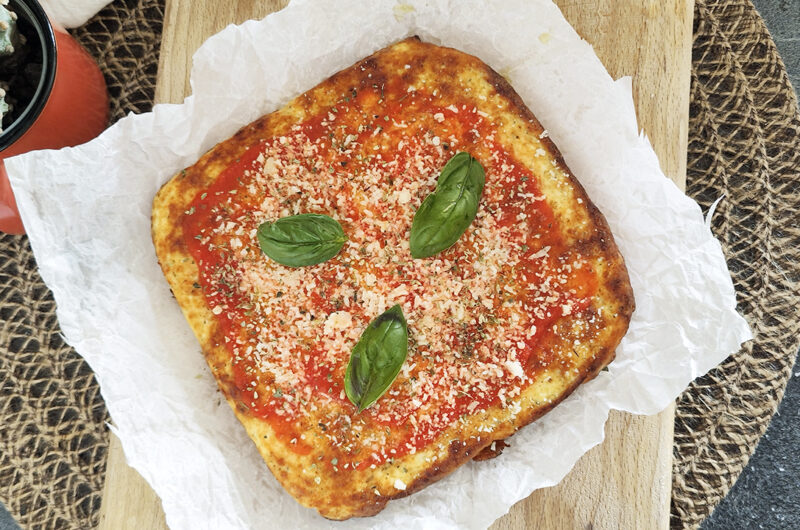 Pizza keto al formaggio: ricetta senza farina