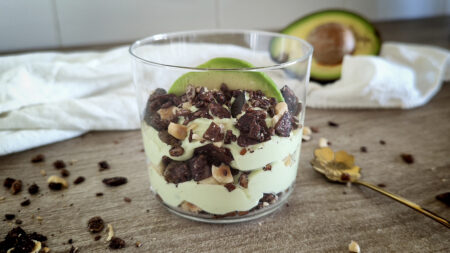 Dessert keto all'avocado