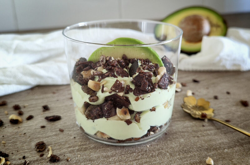 Dessert keto all'avocado