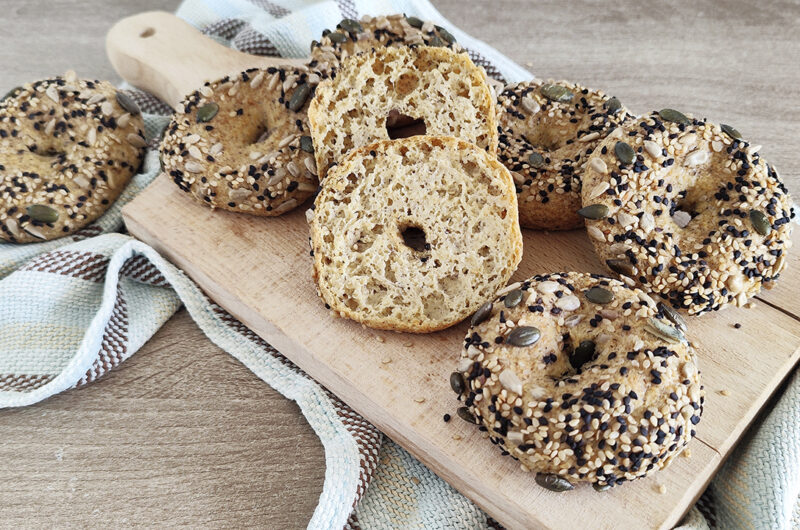 Bagel keto senza glutinecon farina di mandorle e lupini