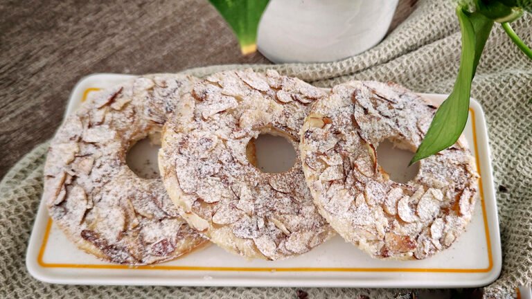 Ciambelle keto con ricotta e mandorle Ciambelle keto con ricotta e mandorle