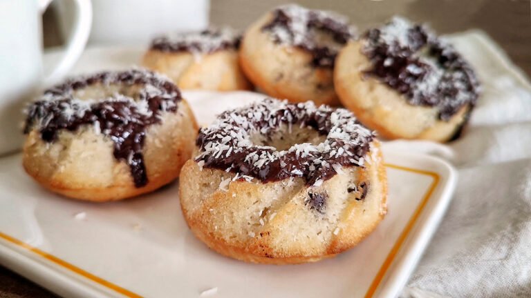 Ciambelle keto cocco e cioccolato