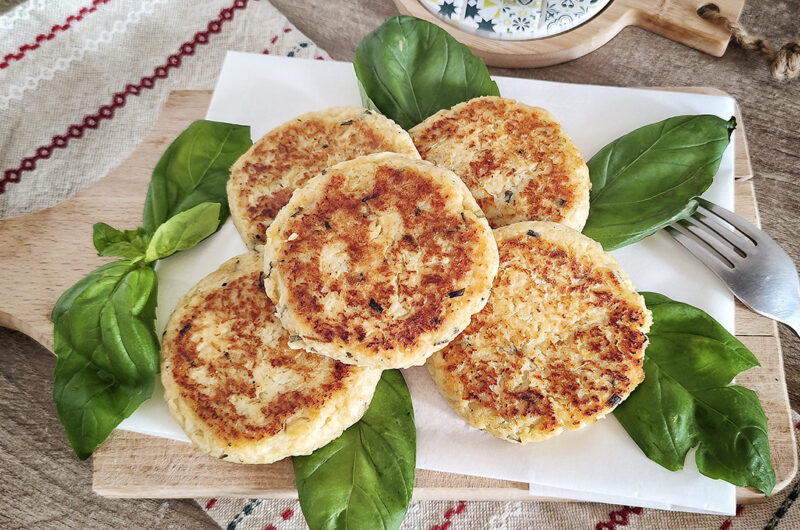 Hamburger keto di sedano rapa con cuore filante