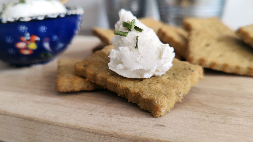 Biscotti salati keto con albumi cotti