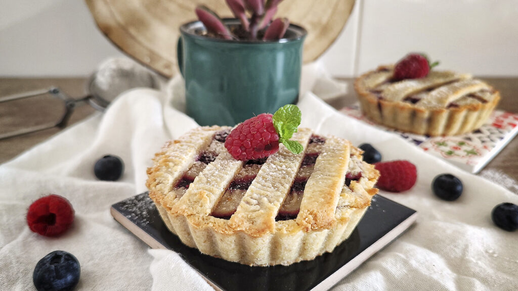 Crostatine keto ai frutti di bosco