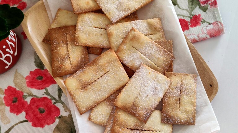 Chiacchiere al forno chetogeniche Chiacchiere al forno chetogeniche