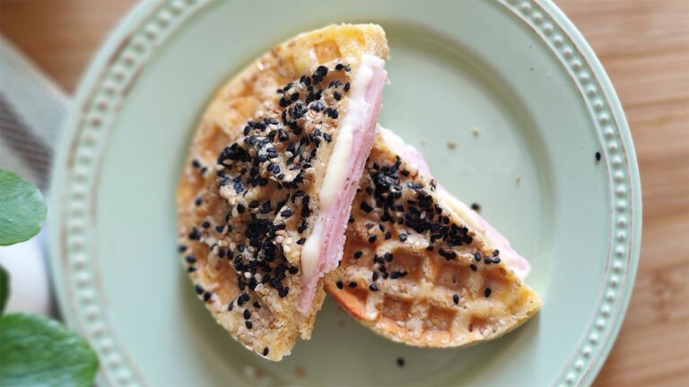 Pane keto veloce al microonde: pronto in 2 minuti! Pane keto veloce al microonde