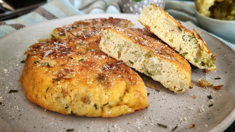 Torta salata keto di cavolfiore in padella