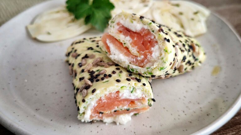 Wrap keto ricotta e zucchine con salmone