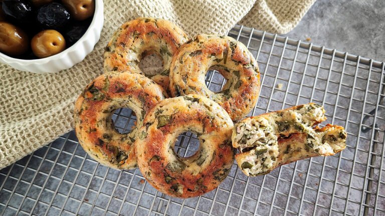 Ciambelle keto salate agli spinaci Ciambelle keto salate agli spinaci