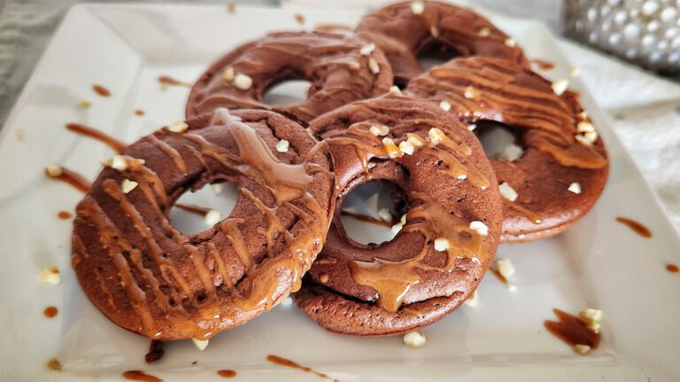 Ciambelle keto soffici al cacao e yogurt greco ciambelle keto soffici al cacao e yogurt greco