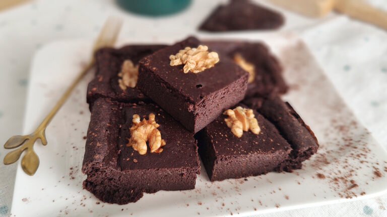 Brownies keto con fiocchi di latte: ricetta senza farina Brownies keto con fiocchi di latte