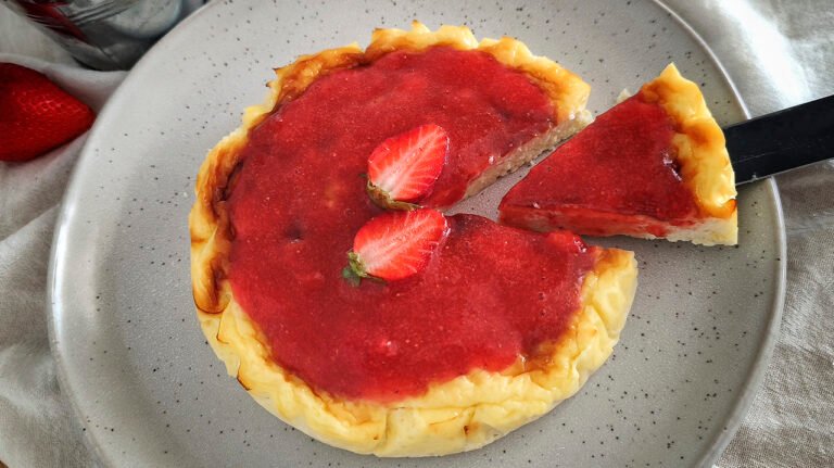Cheesecake keto con panna acida e cocco