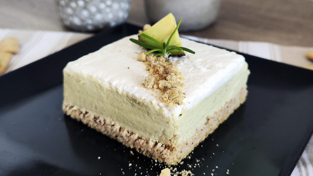 Cheesecake keto all'avocado senza cottura