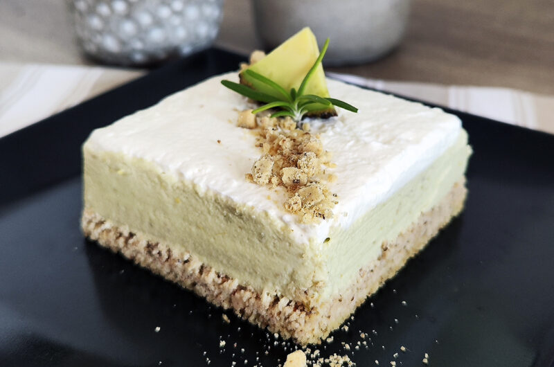 Cheesecake keto all'avocado senza cottura