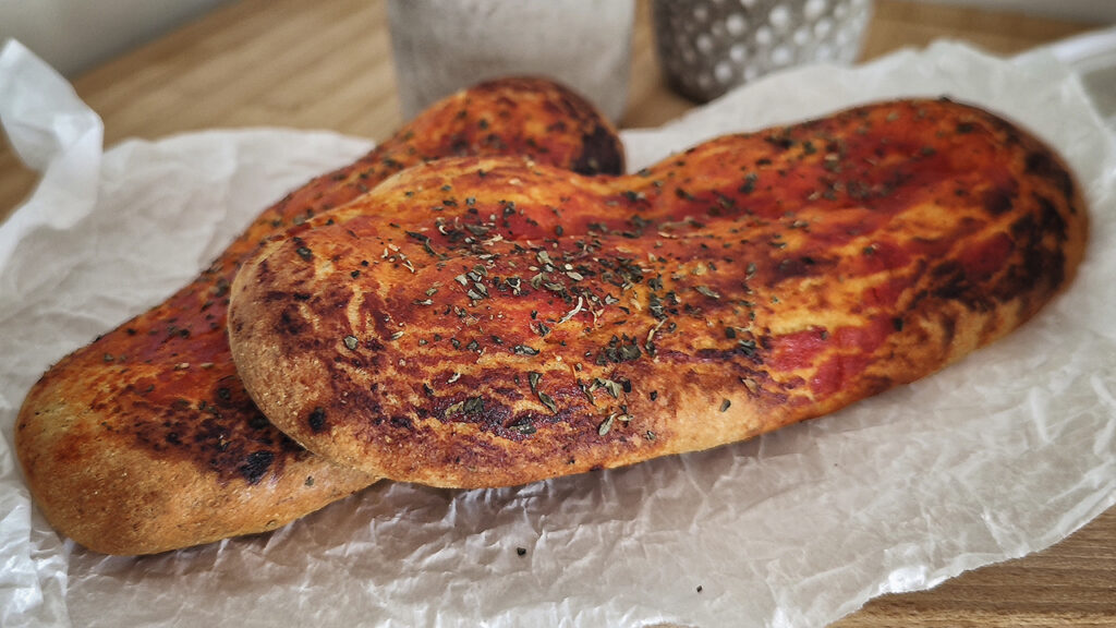 Lingue di pizza al pomodoro low carb