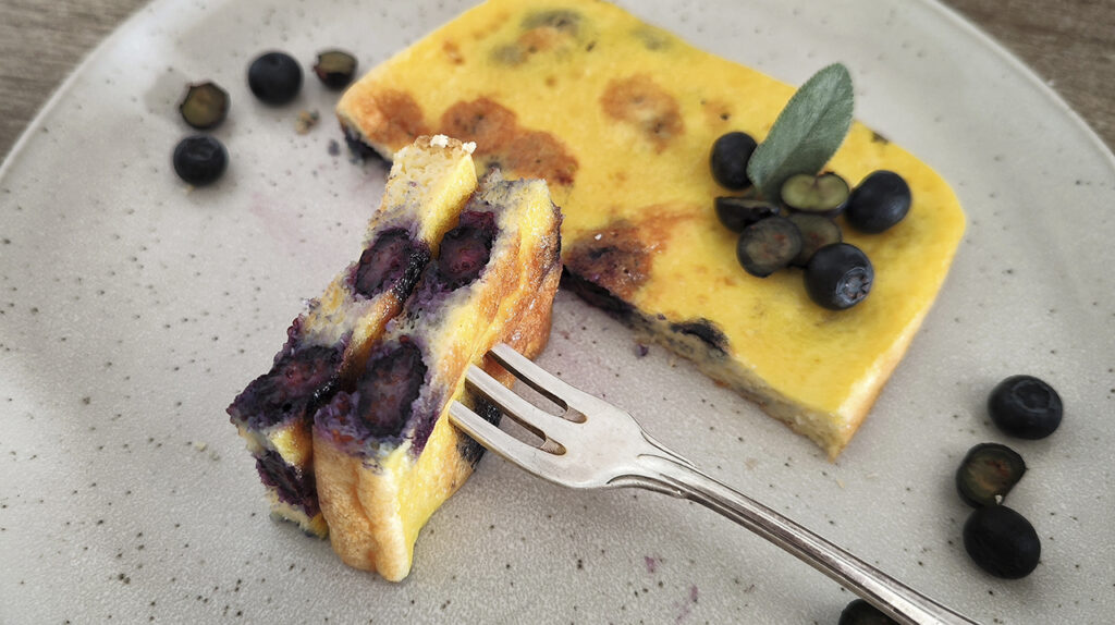 Pancake keto cocco e mirtilli