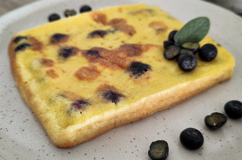 Pancake keto cocco e mirtilli