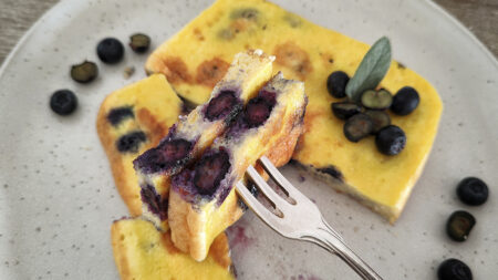 Pancake keto cocco e mirtilli
