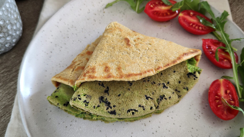Piadina keto con frittata alla rucola e sesamo