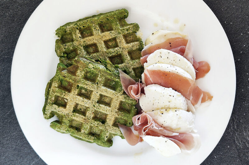 Waffle keto salati agli spinaci