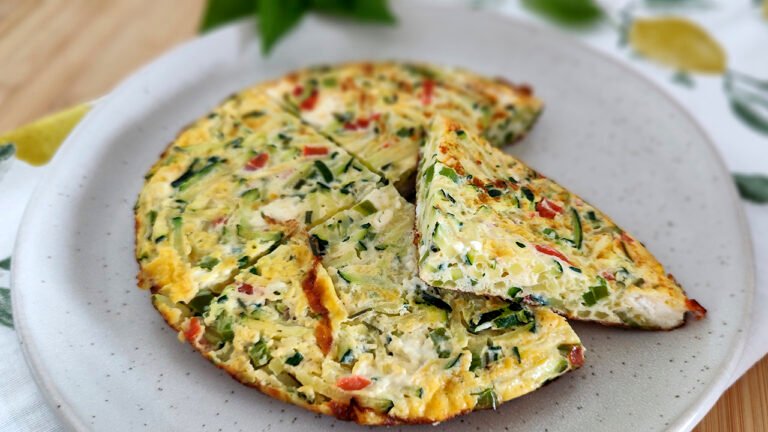 Frittata keto estiva con verdure e feta