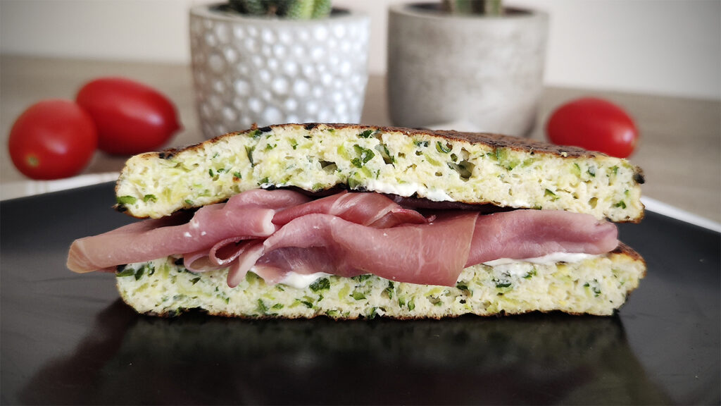 Pancake keto salato alle zucchine