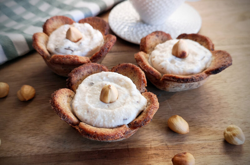 Cestini di frolla keto alle nocciole con crema di ricotta