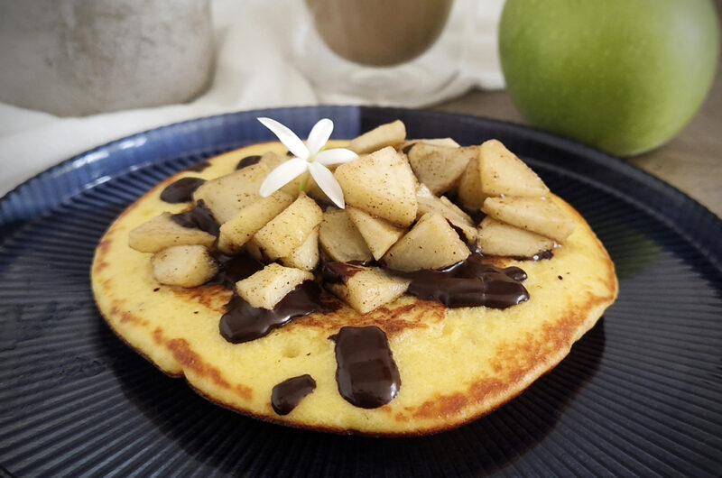 Pancake keto con mela al ghee