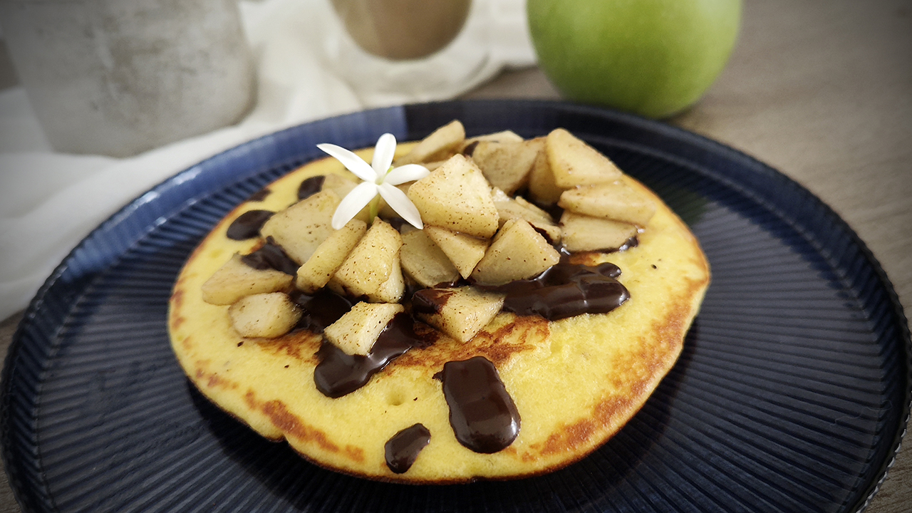 Pancake keto con mela al ghee