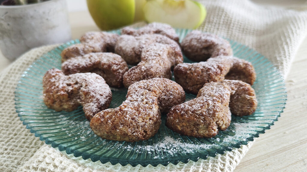 Biscotti low carb con mele e noci