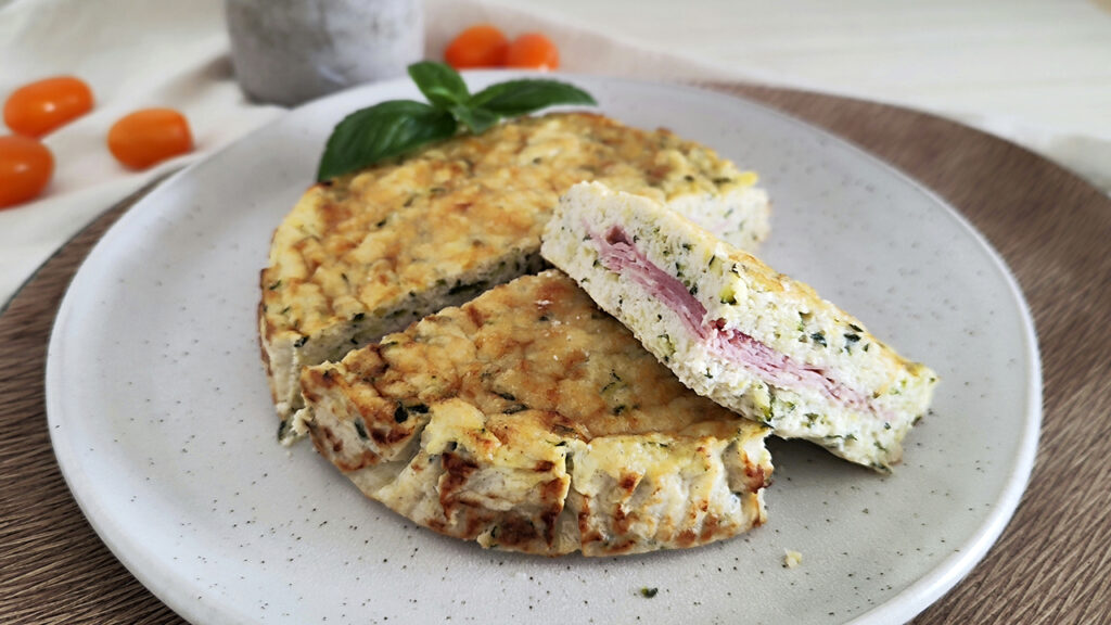 Torta salata keto con spaghetti di konjac