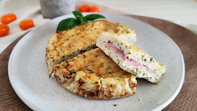 Torta salata keto con spaghetti di konjac