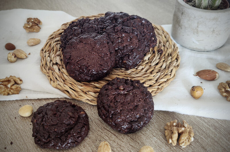 Biscotti keto al cioccolato e frutta secca senza uova