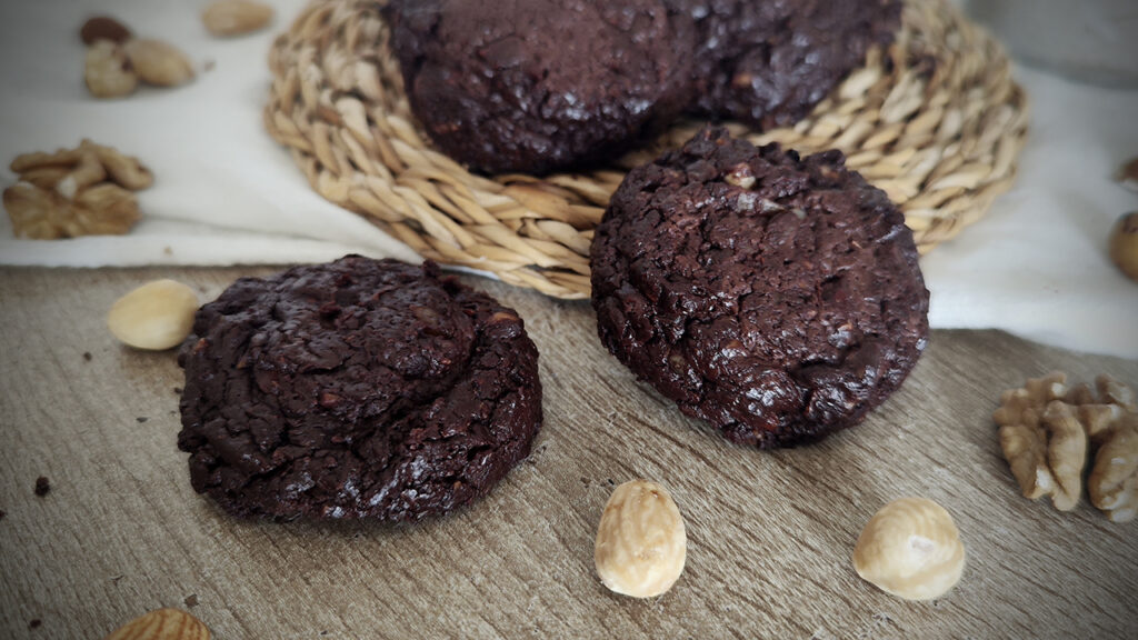biscotti keto al cioccolato e frutta secca
