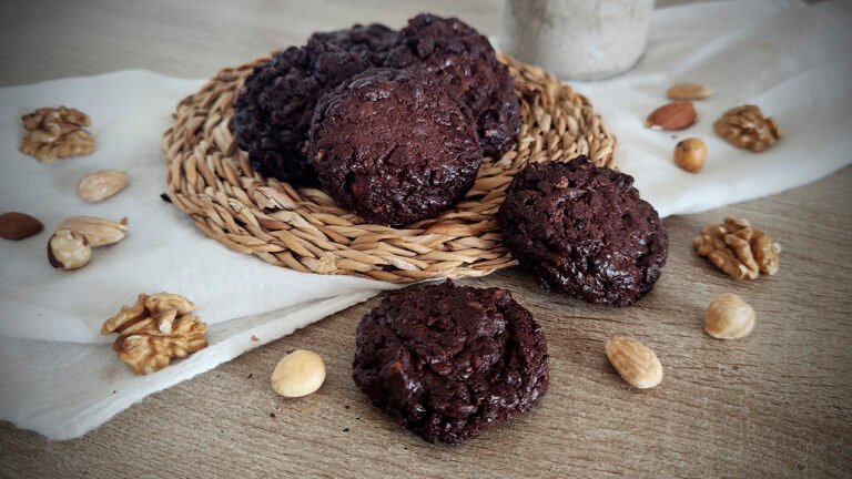 Cioccolato e frutta secca: la combinazione perfetta per biscotti keto irresistibili! biscotti keto al cioccolato e frutta secca