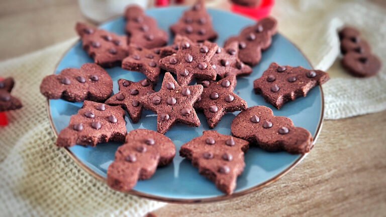 Cioccolato e mandorle: così ho fatto i biscotti keto di Natale che sono andati a ruba! Biscotti natalizi keto al cioccolato e mandorle