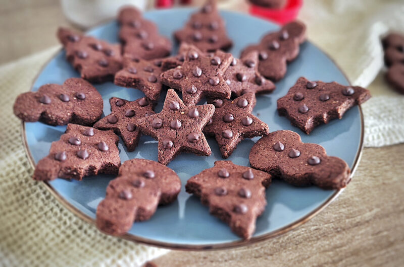 Biscotti natalizi keto al cioccolato e mandorle