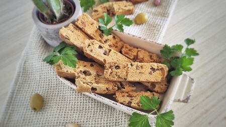 Cantucci salati keto con olive